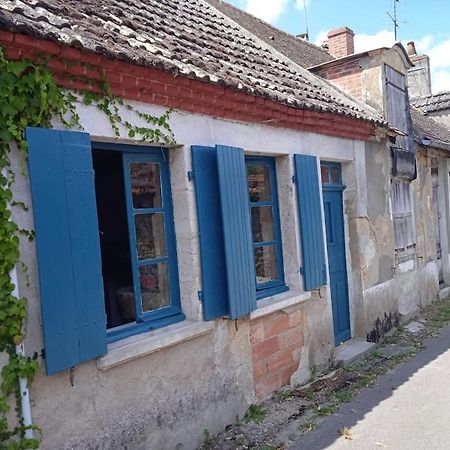 Petite Maison De Village Ygrande Exterior foto